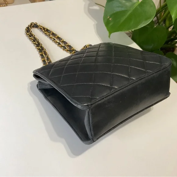 ❌NOT AVAILABLE❌ Vintage 1997 Chanel Navy Blue CC Handbag 24K Gold Hardware - Picture 9 of 16